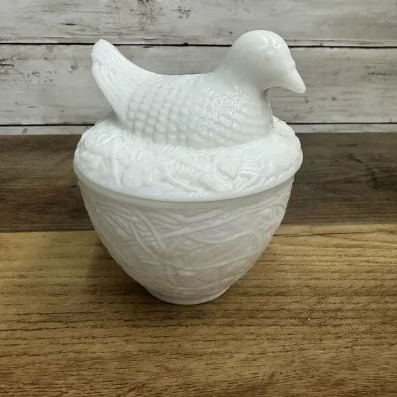 AVON - VINTAGE WHITE MILK GLASS BIRD ON A NEST WITH LID - MANY USES