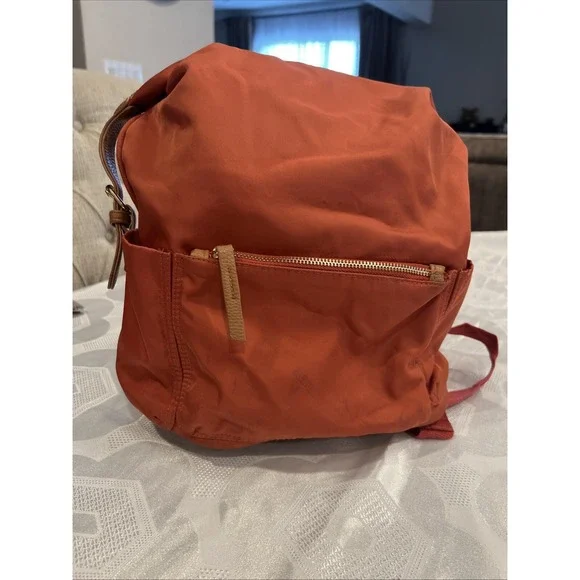 Tommy Bahama Brick Color Backpack Brown Leather Trim Water Bottle‎ Pockets Zip