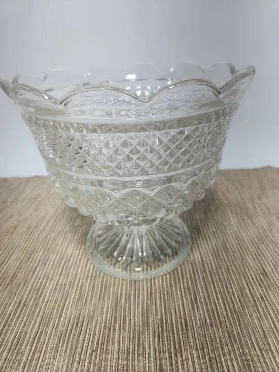 Anchor Hocking Wexford Footed Pedestal Bowl Scalloped Rim 7”