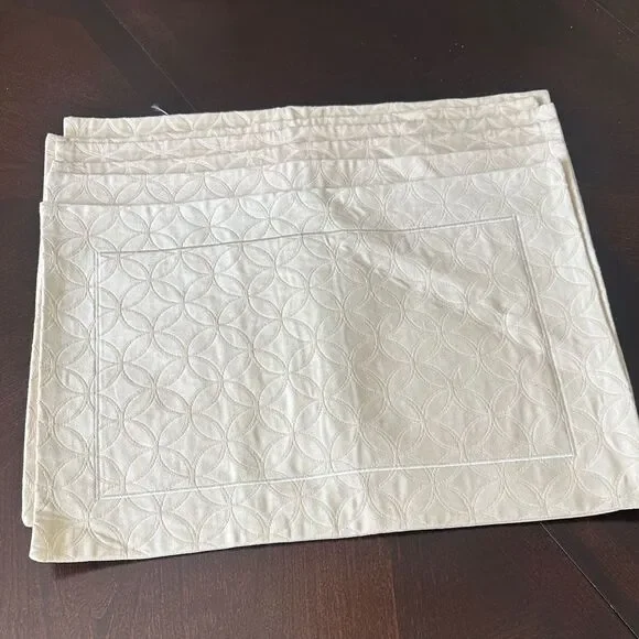 Fieldcrest Luxury (6) Rectangular Cream Placemats 14”x20”
