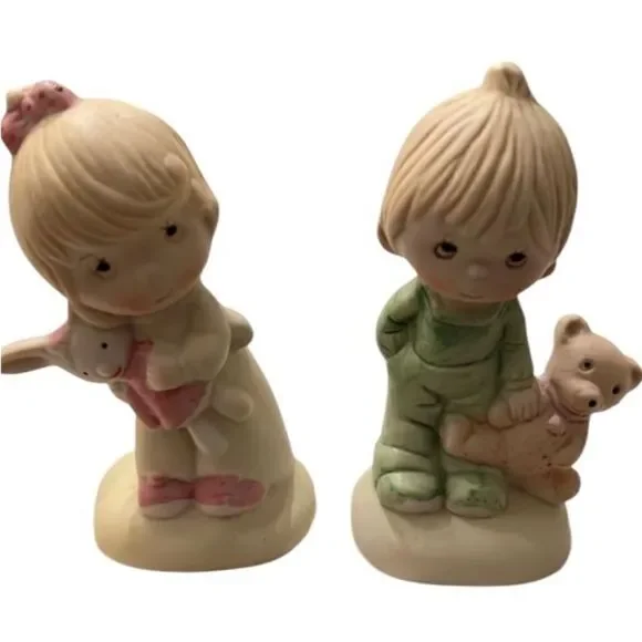 Vintage girl & boy porcelain figurines no chips cracks or discoloration EVC