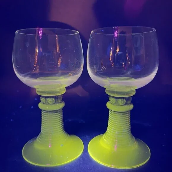 German Roemer Glasses Green Bottom Clear Top Manganese 365nm Green UV Glow Set 2