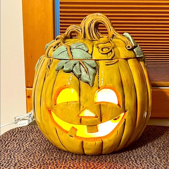 Vintage Halloween 🎃 Ceramic Pumpkin Lantern - Yellow and Green. NWOT