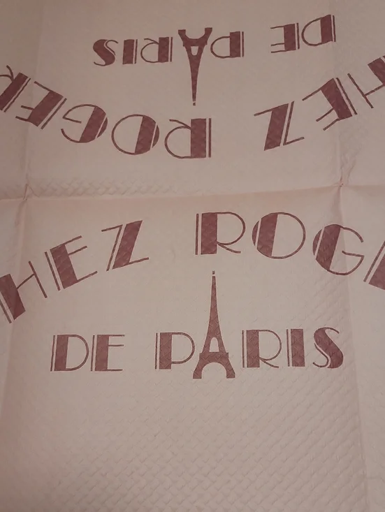 CHEZ ROGER DE PARIS Paper Table Covering