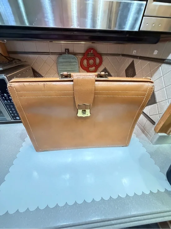 Vintage Classic Tan Leather Briefcase - Men's Professional Bag