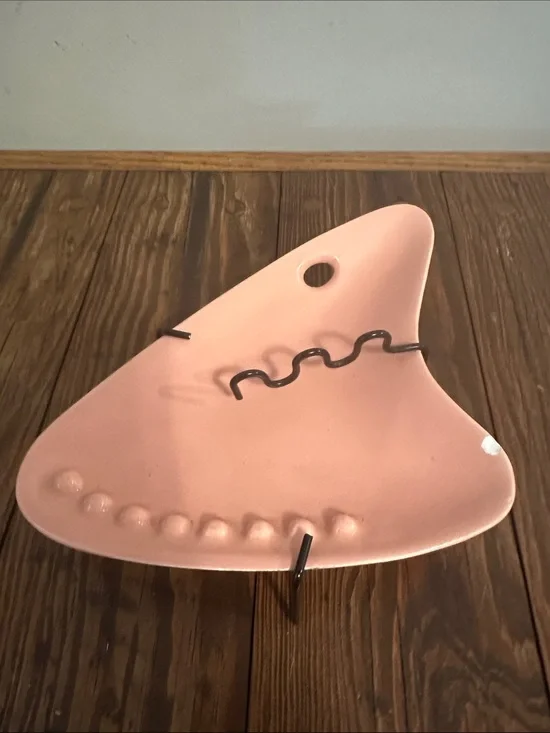 Mid-century modern ashtray Pink Ceramic with wire stand