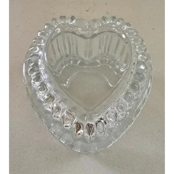 Homco Vintage Clear Pressed Glass Heart Shaped Trinket Box Ribbed Scalloped‎ Lid