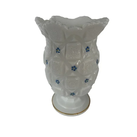 Westmoreland milk glass pedestal vase blue flower quilt‎ patten vintage