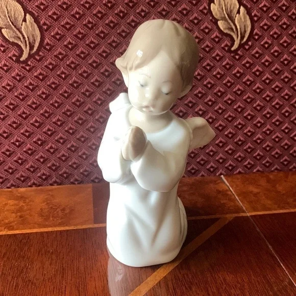 LLADRO praying angel. 5 1/4” h, 3”w (wing span)