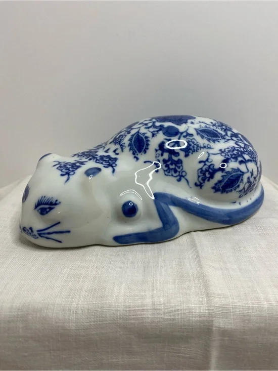 Blue White Porcelain Reclining Cat Figurine Chinosoire Floral Ceramic