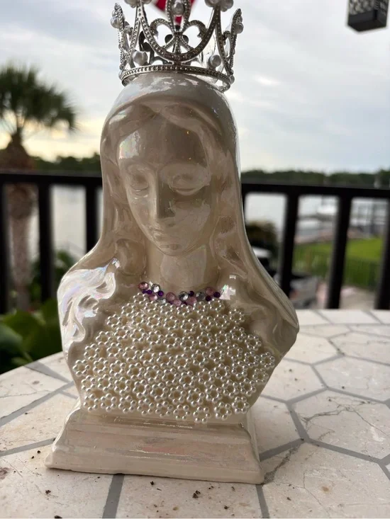 Iridescent Pearl ceramic Bust Statue with Crown - Decorative Home Accent