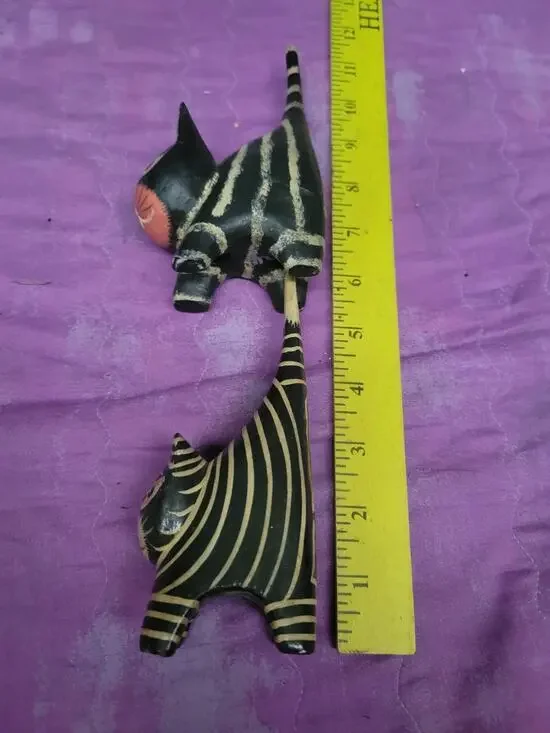 VINTAGE WHIMSICAL PAIR WOODEN CATS HAND PAINTED & CARVED FOLK ART 5 1/2 INCHES