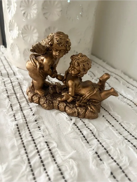 Vintage Style Resin Cherub Angel Figurine Intertwined Baby Angels Bronze Tone