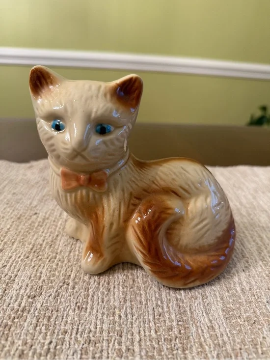 Vintage Ceramic Cat Figurine