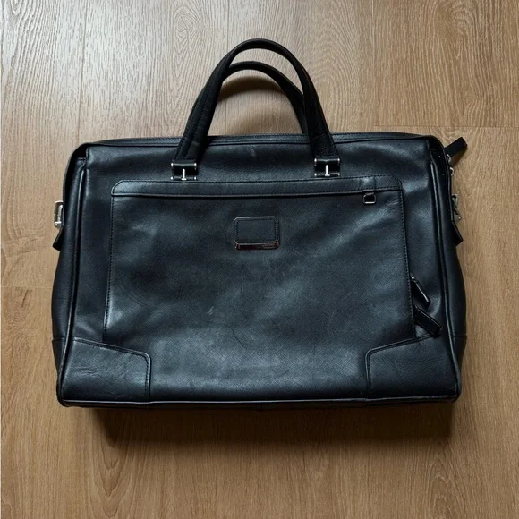 Tumi Astor Regis Black Slim Leather Briefcase Messenger Laptop Bag YS-1111