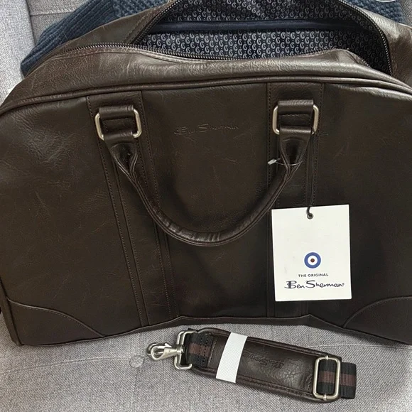 Ben Sherman Dark Brown Duffel Bag‎ 20” length Vegan leather Weekender Carry On