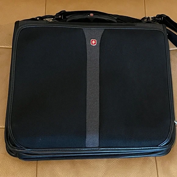WENGER SWISS ARMY LAPTOP BRIEFCASE MESSENGER BAG