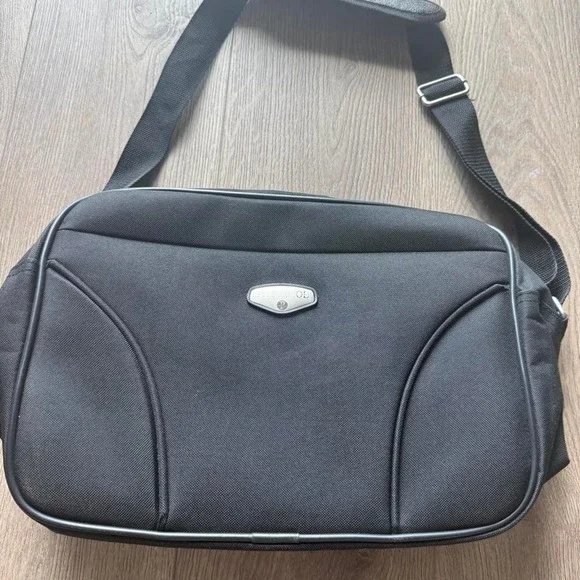 Protocol Black Laptop Messenger Bag | Padded Shoulder Strap | Travel Briefcase