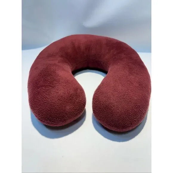 Travel neck pillow