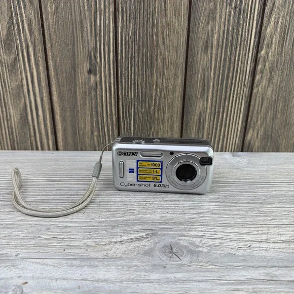 Sony Cyber-shot DSC-S600 6.0MP Digital Camera Silver PARTS ONLY READ