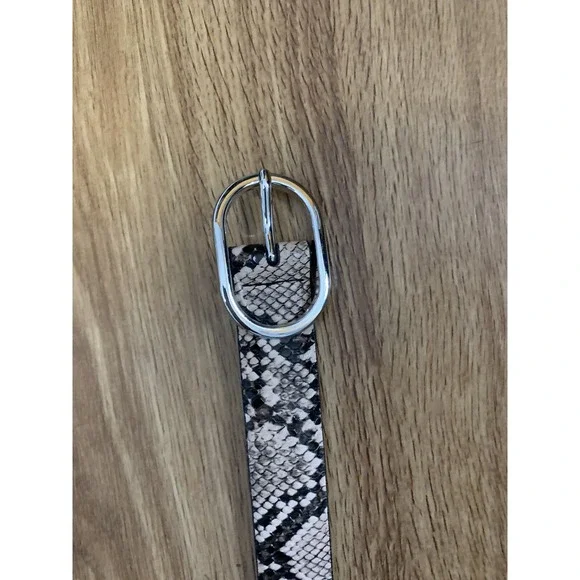 Womens Faux Snakeskin Centerbar Belt Silver Buckle‎ SMALL/MEDIUM