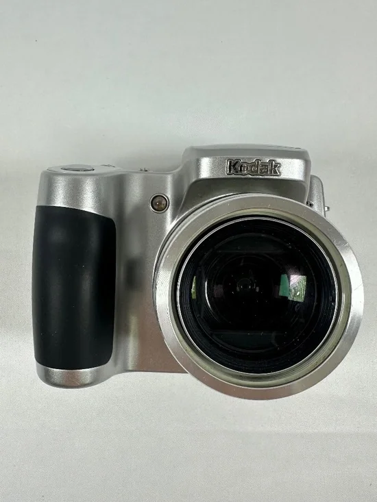 Kodak EasyShare Z650 Zoom Digital Camera, KCKFL61702125, Silver, FOR PARTS.