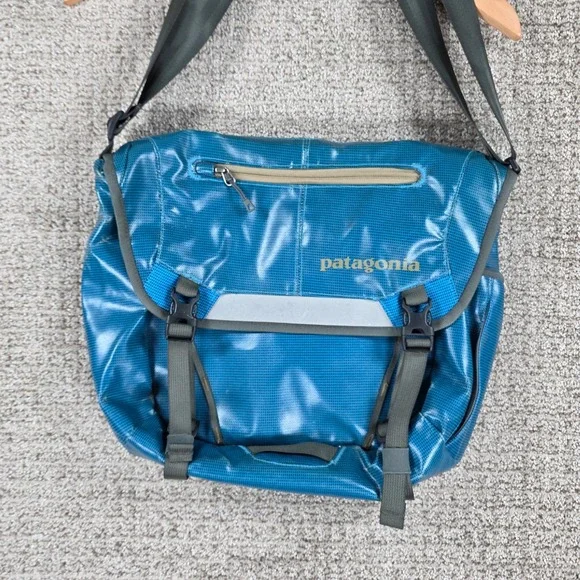 Patagonia Black Hole Messenger Bag 12L Blue Laminate Laptop Shoulder Bag
