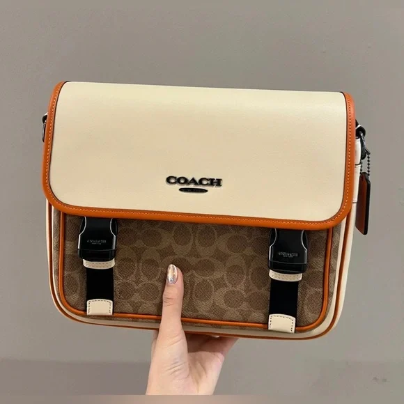 NWT！COACH RACER MESSENGER IN COLORBLOCK SIGNATURE（COACH CAJ79）holiday gift