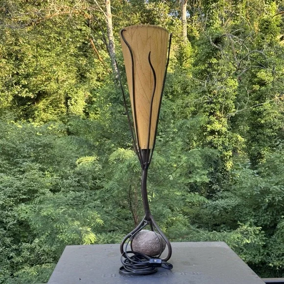 Torchère‑Style Lamp Amber Cocoa Leaf Cone & BOHO Wrought Iron Rock Base 28