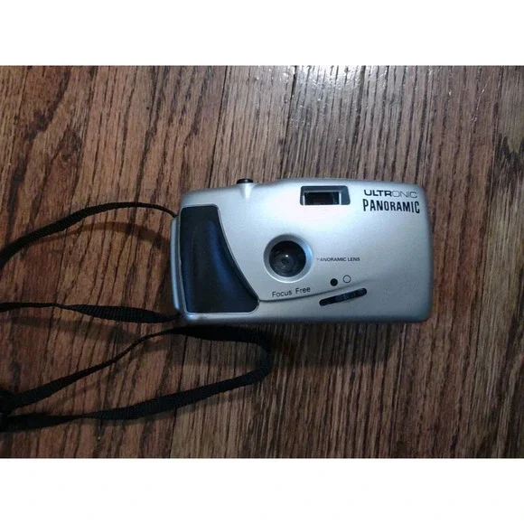 Vintage Ultronic Panoramic 35mm Focus Free Film Camera Silver