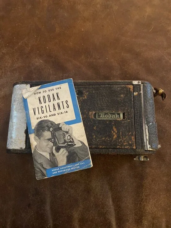 Vintage Kodak Camera with Manual *Do not know if it works. Great for decor!