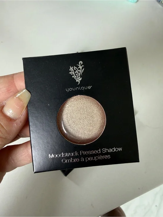 Younique Pressed Eyeshadow - OPTIMISTIC - Champagne Beige Shimmer