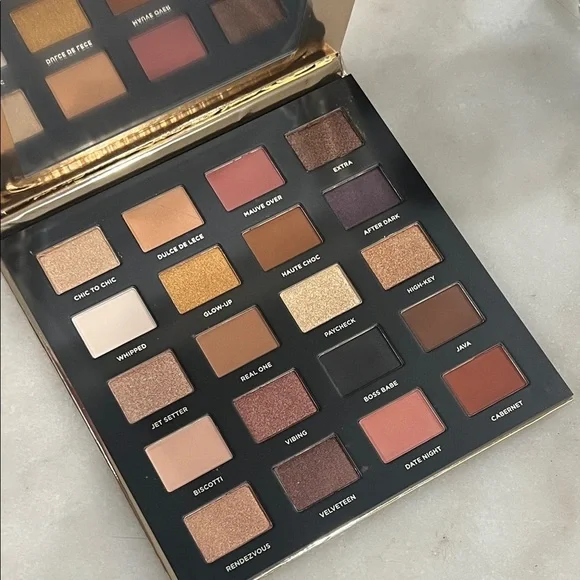 Iconic London Booming & Gleaming Eyeshadow Palette 20 Shade Neutral Glam Palette