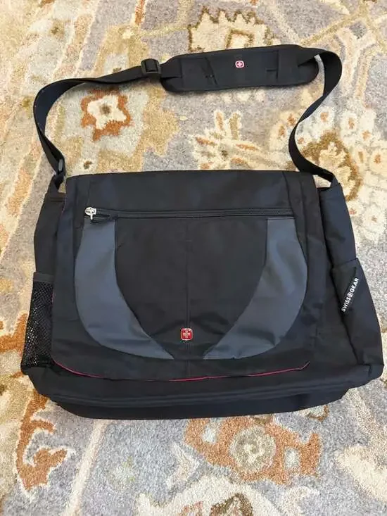 SwissGear 3319 Laptop Messenger Bag