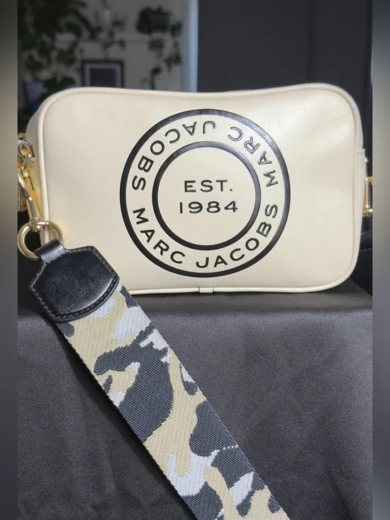 Marc Jacobs Signet Flash Leather Camera Bag Marshmallow Camo Strap