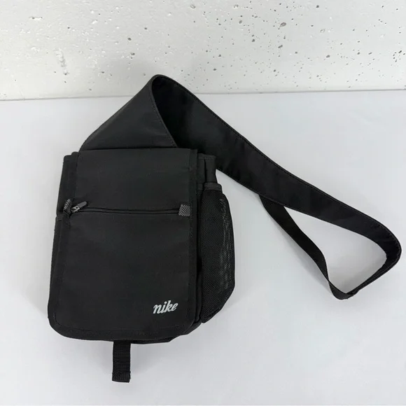 Vintage Nike Black Crossbody Sling Bag