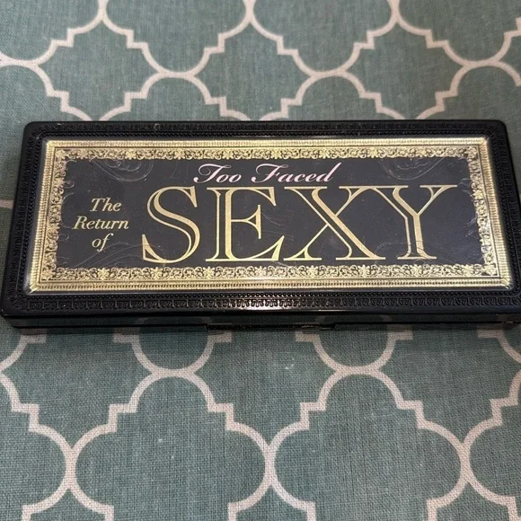 Too Faced The Return of SEXY eyeshadow palette