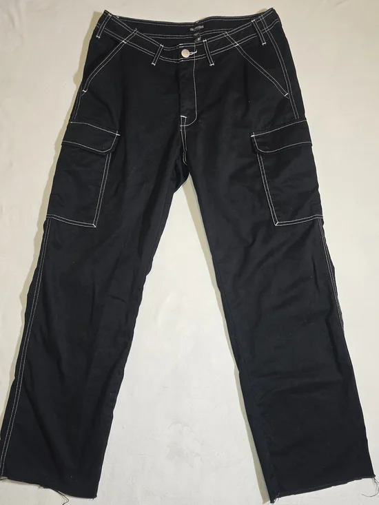 True Religion Big T Black Cargo Pants Contrast Stitch Straight Leg Raw Hem 32