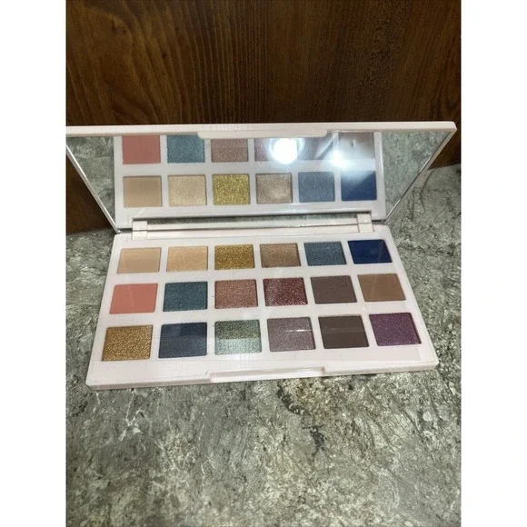 Ciate London The Editor Palette New England Eyeshadow 18‎ Shades