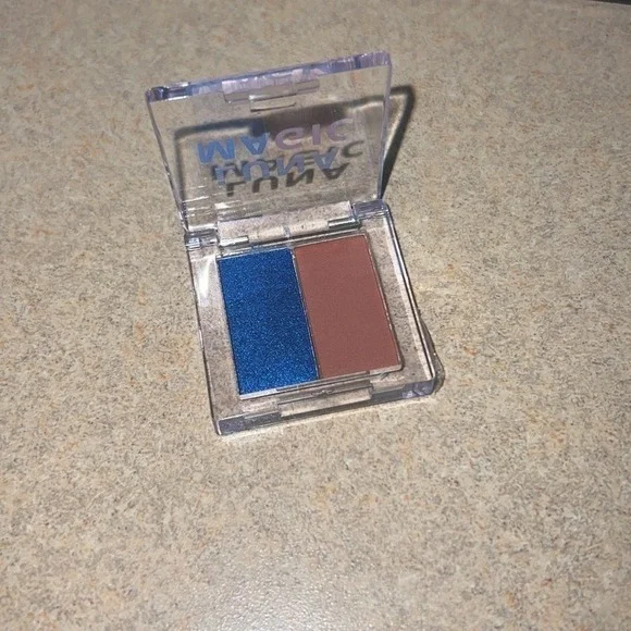 Luna Magic Eyeshadow Duo Blue Shimmer‎ and Matte Brown Compact Palette