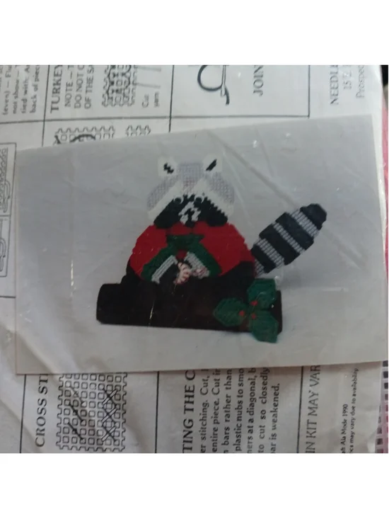 JIMOTHY VTG Raccoon Christmas Needlecraft Ala Mode Acrylic Stitch Kit Craft 1990