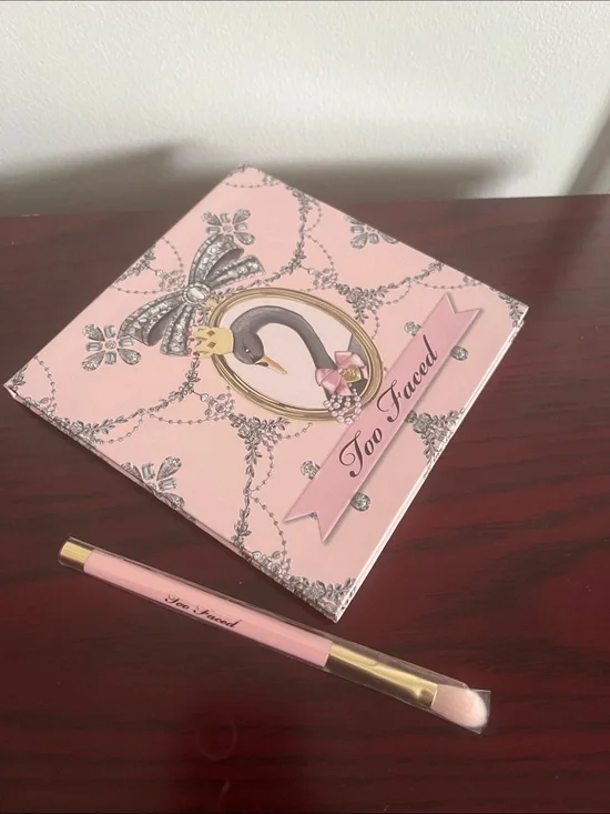 Too Faced Eyeshadow & Cheek Palette w/ Brush