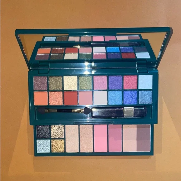 Avon FMG Glimmer Bejeweled Mega Palette