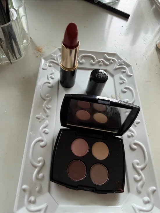 Classic rose petale  Lipstick & Neutral Eyeshadow Quad Set