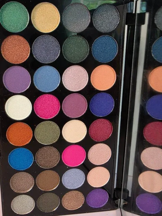Revolution Ultra EYES LIKE ANGELS Eyeshadow Palette