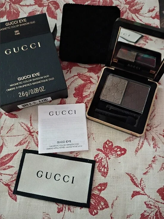 Gucci Eye Shadow Duo in Taupe & Deep Brown Compact