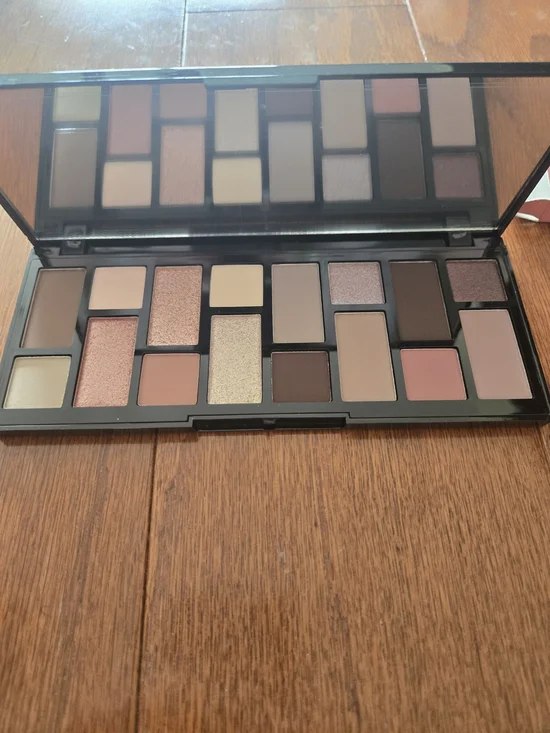 Laura Geller Neutral & Rose Eyeshadow Palette - Champagne, Pink, Brown