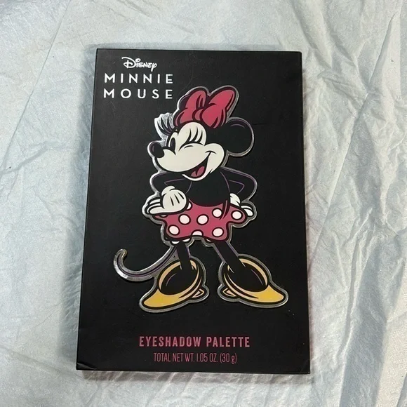 Disney Minnie Mouse 12  eyeshadow Palette with built in mirror