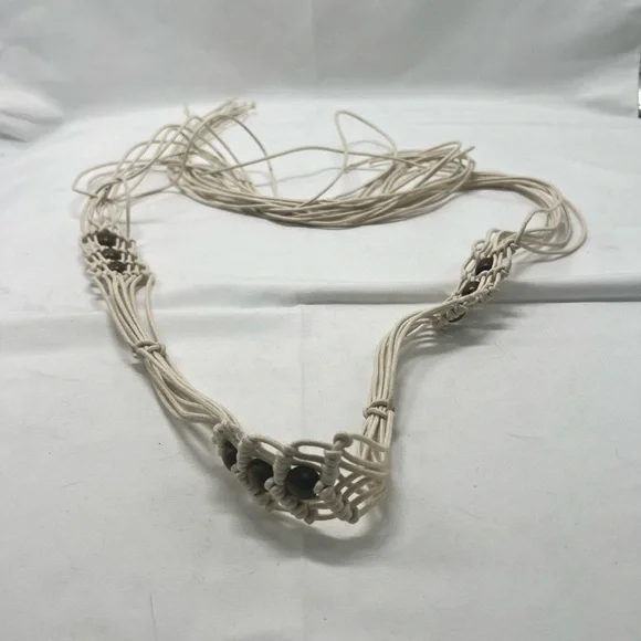 Cream macrame belt with wooden beads