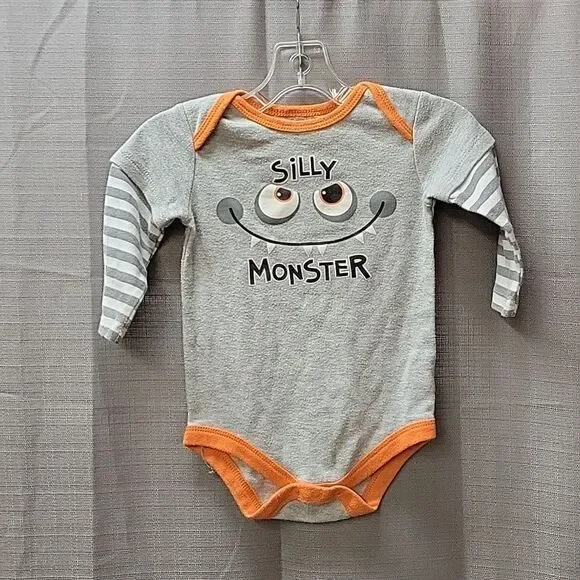 ‎Halloween shirts, hats monster tail. Adult and 9 mths